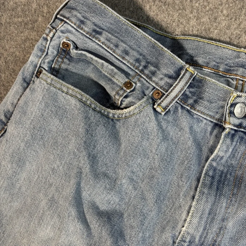 Levi's 505 Jeans Mens‎ 36x32 Straight Leg Light Wash Distressed Faded Blue Denim